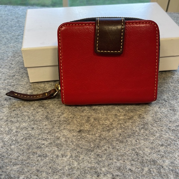 Dooney & Bourke small zip around leather wallet - Picture 3 of 12